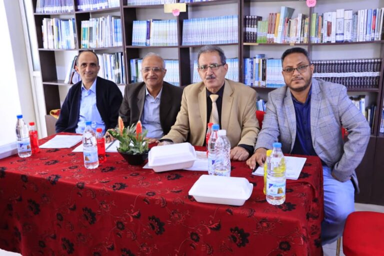 استمرار مناقشة مشاريع التخرج في مختلف أقسام الجامعة